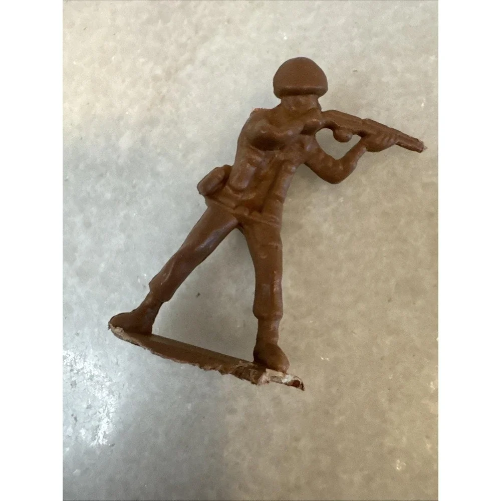 Vintage Lot Of 4 Toy Soldiers Brown‎